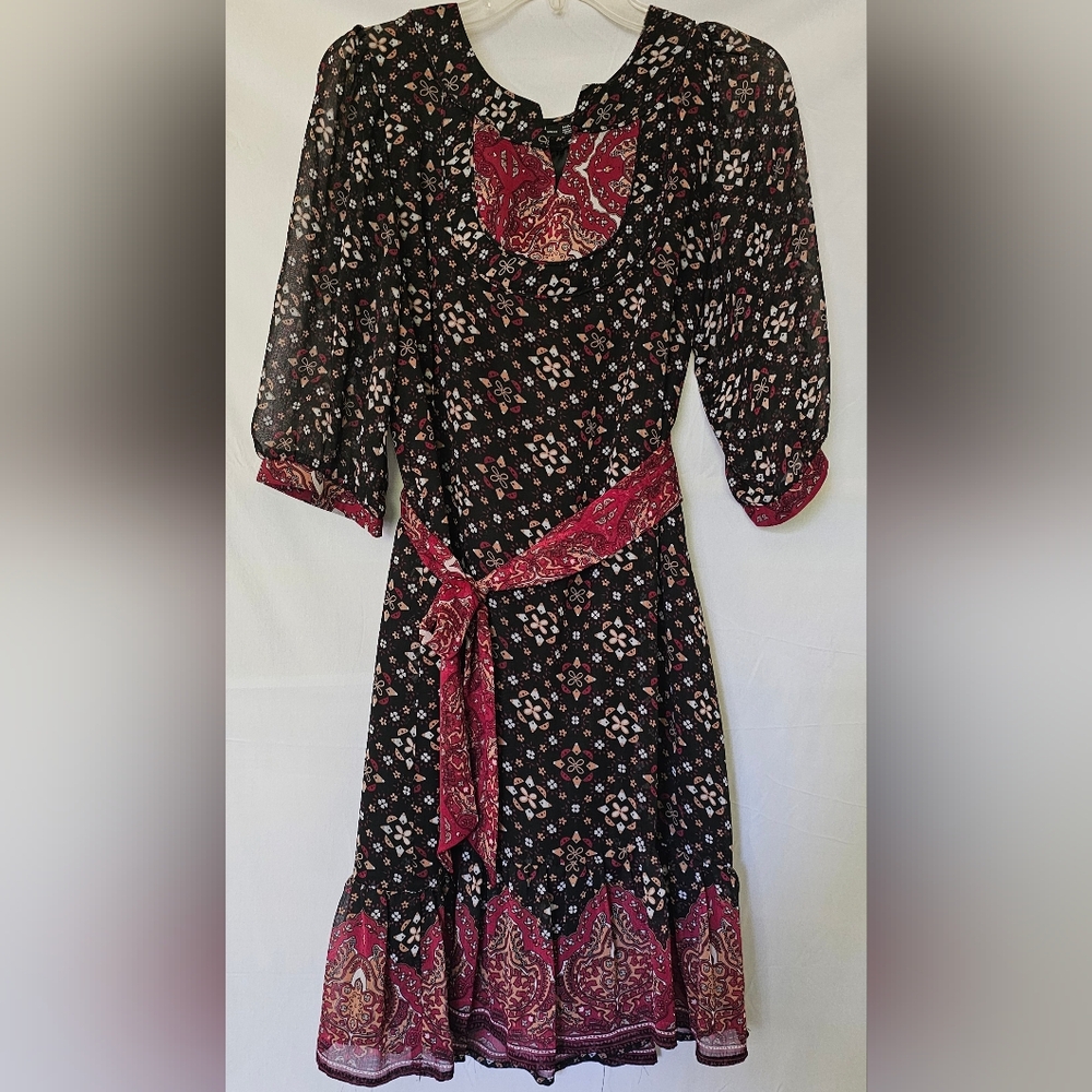 Ladies Medium Size Black and Red Floral Dress Bottom Ruffle Tier Round V-Neck